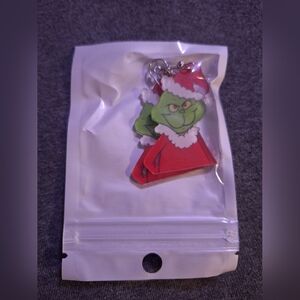 The Grinch, Earrings